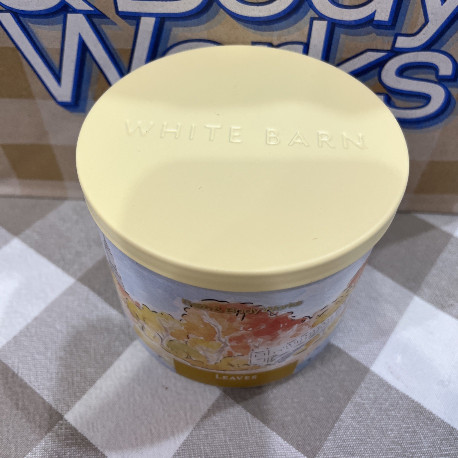 Bath & Body Works LEAVES 🍁🍂 WHITE BARN Scented 3 Wick CANDLE 25-45 Hrs YUM