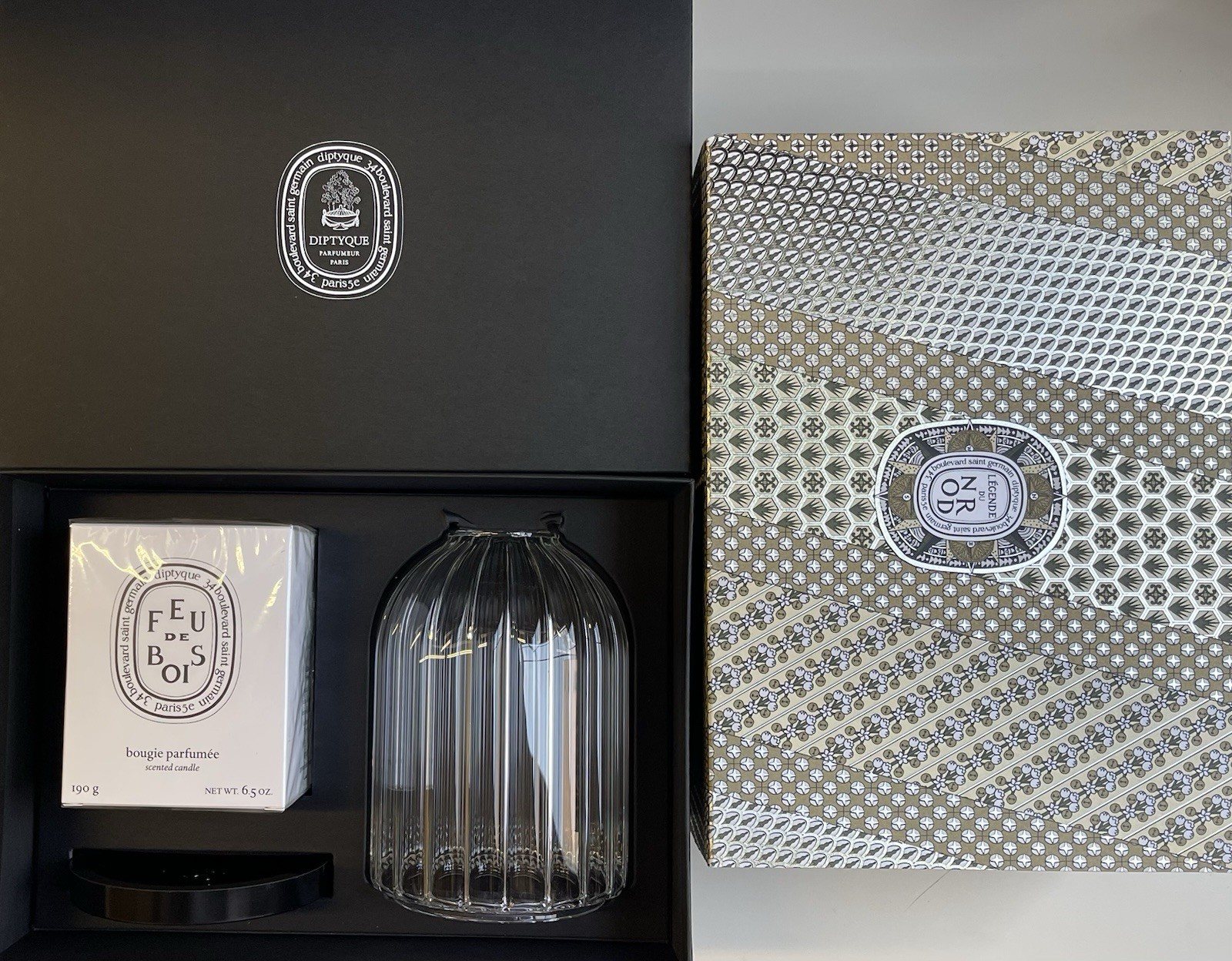 Diptyque Legenre du NORD – Candle Holder And Wood Fire Candle Set 190g / 6.5 Oz
