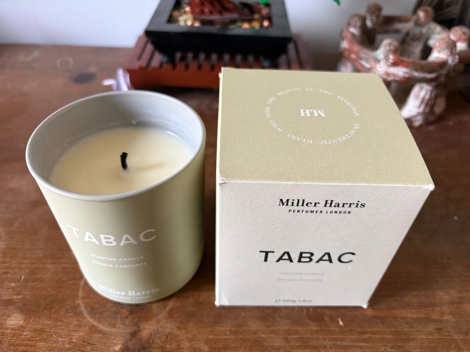 Miller Harris Tabac Perfumed Candle 220 g 7.8 oz | Feuilles de Tabac