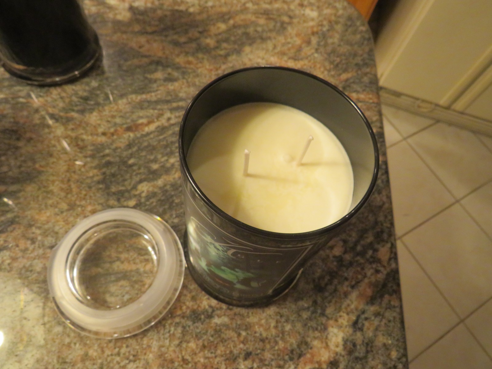 KRINGLE CANDLES HALLOWEEN CHEST OF CHAOS 2025 HAS AMBER AND PATCHOULI